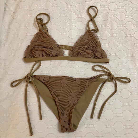 Beach Riot Pacific Ruffle Bikini Set Nude - Picture 2 of 8